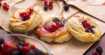 СЛОЙКИ С ЯГОДАМИ