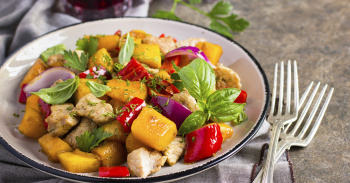 КУРИНЫЙ САЛАТ С ЗАПЕЧЁННОЙ ТЫКВОЙ