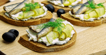 БУТЕРБРОДЫ СО ШПРОТАМИ